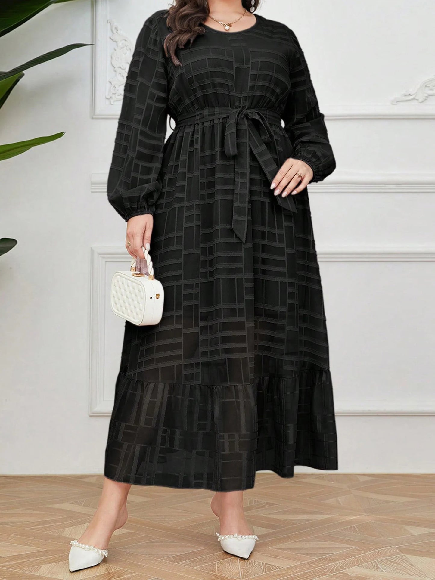 Elegant Women s Plus Size Maxi Dress with Floral Print and V-Neckline Perfect for Evening Events and Special Occasions