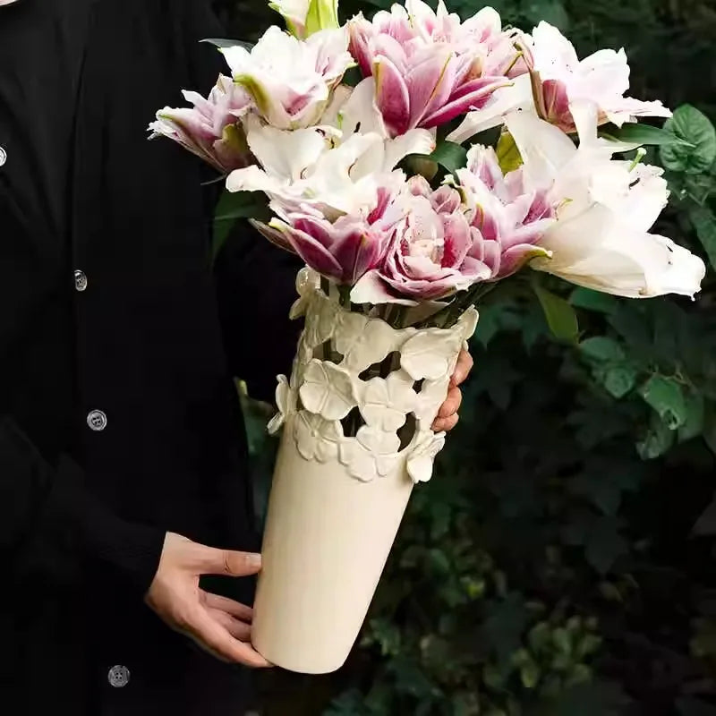 Light luxury ceramic white cream three-dimensional relief flower vase with flower arrangement and dried flowers, living room des