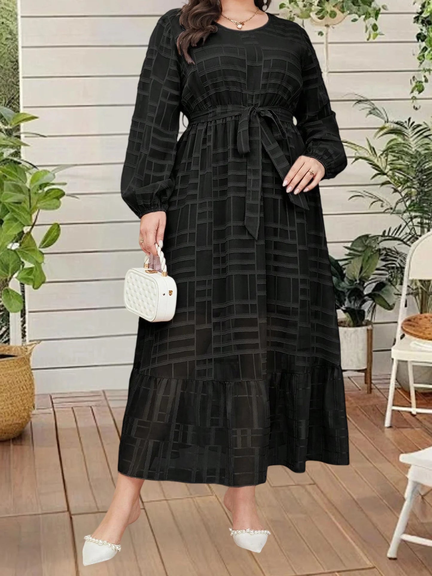 Elegant Women s Plus Size Maxi Dress with Floral Print and V-Neckline Perfect for Evening Events and Special Occasions