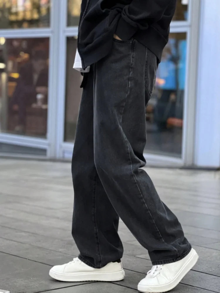 A top choice for autumn and winter transitions! Loose black men's jeans with inherent warmth, comfortable and versatile, suitabl