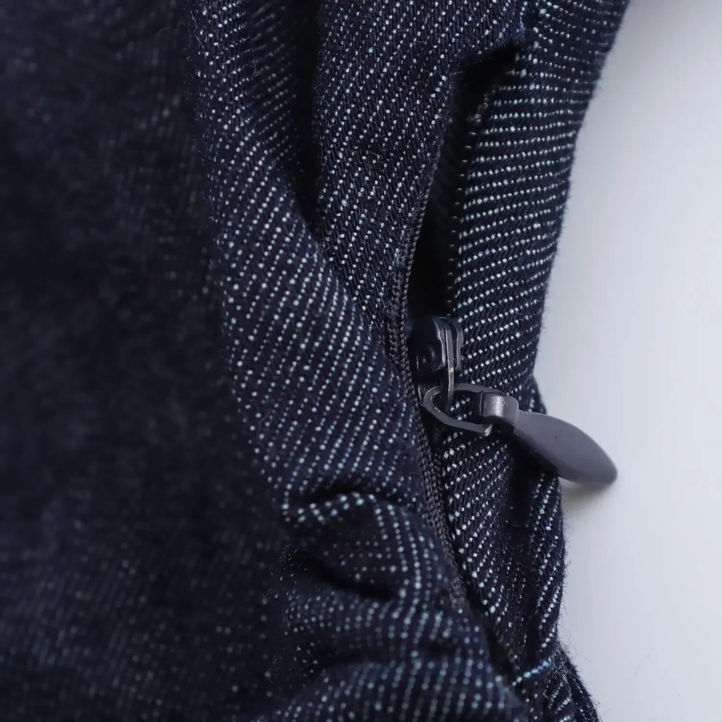 2025  Spring New 1975 series denim dress with lapel side zipper fashion wrinkle waist slim elegant dress