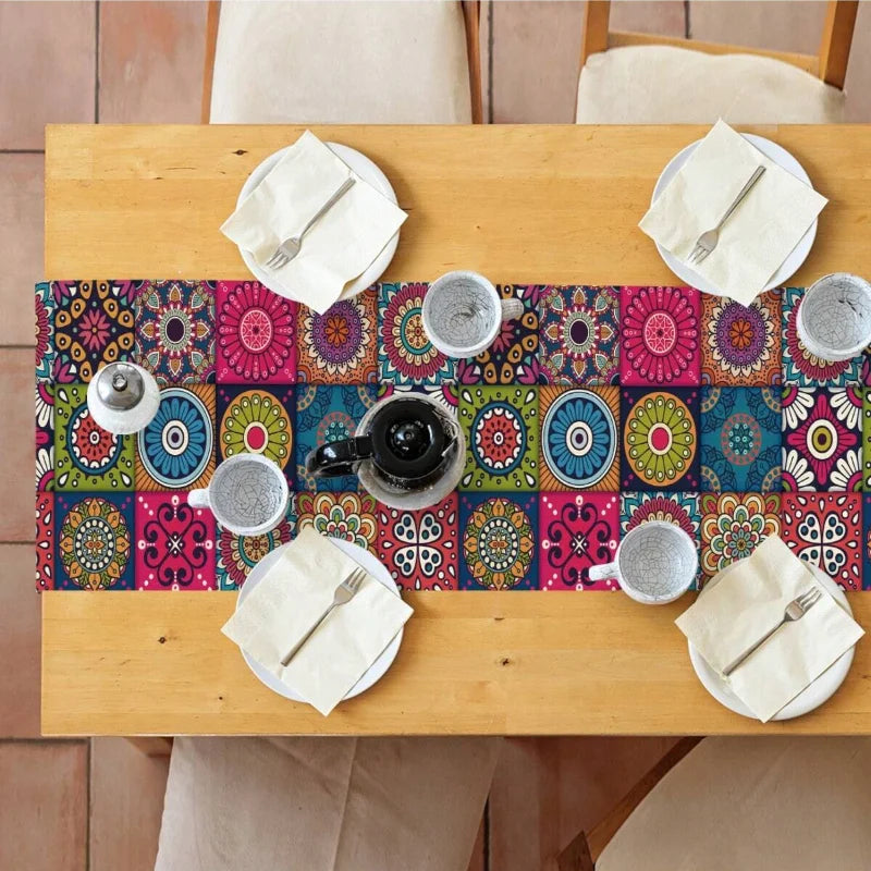 Enhance your table decor with this exquisite, luxurious table runner. Elevate your dining experience with this elegant, opulent